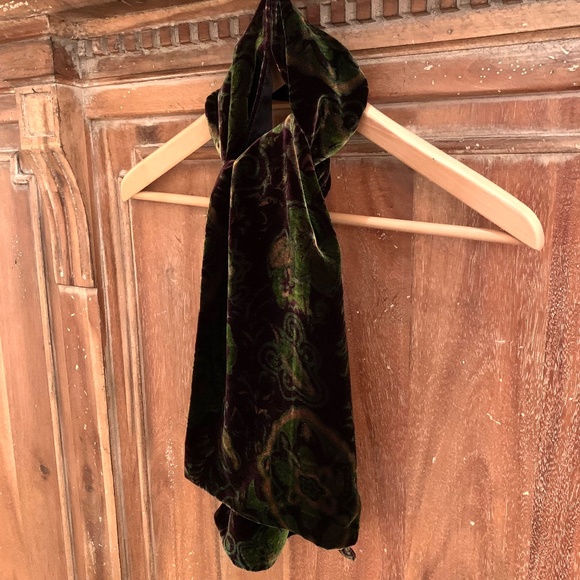 Vintage Elaine Gold For Collection XIIX LTD Rayon/ Silk Velvet Scarf - Picture 3 of 13